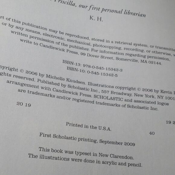 THE Library lion softcover book - Picture 5 of 5